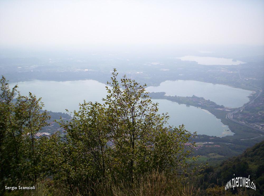 23 Ancora uno sguardo ai laghi della Brianza.JPG